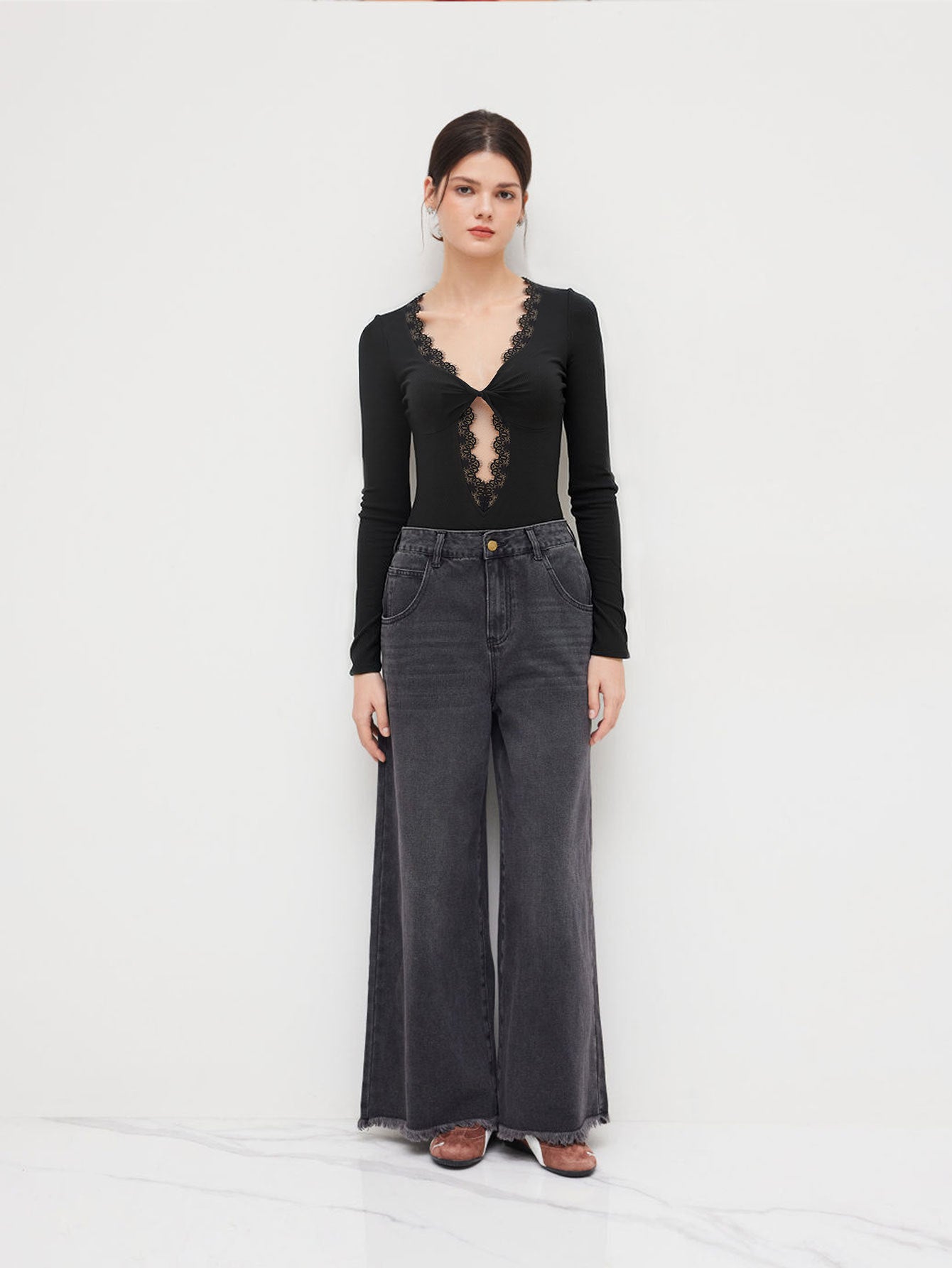 Black V-Neck Lace Trim Bodysuit for Women, Long Sleeve Cut Out Detail Slim Fit Chic Layering Top